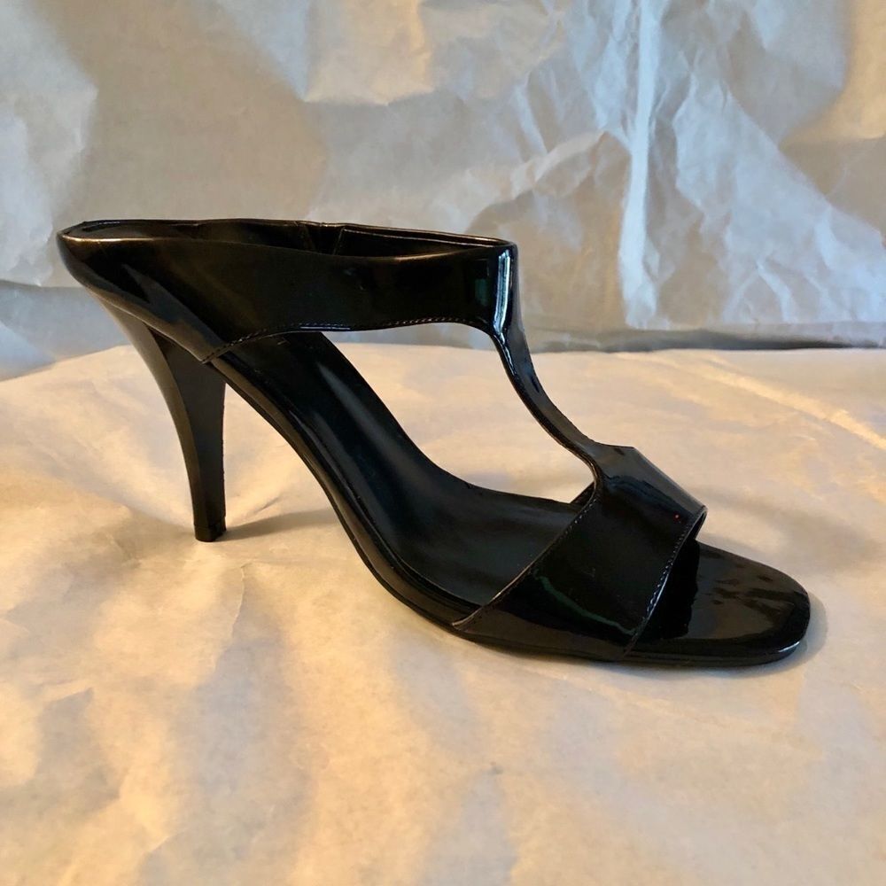 Nine West Slip on Sandals EUC